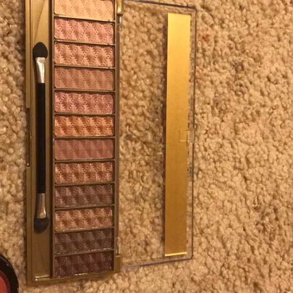 Makeup bundle - Picture 3 of 4